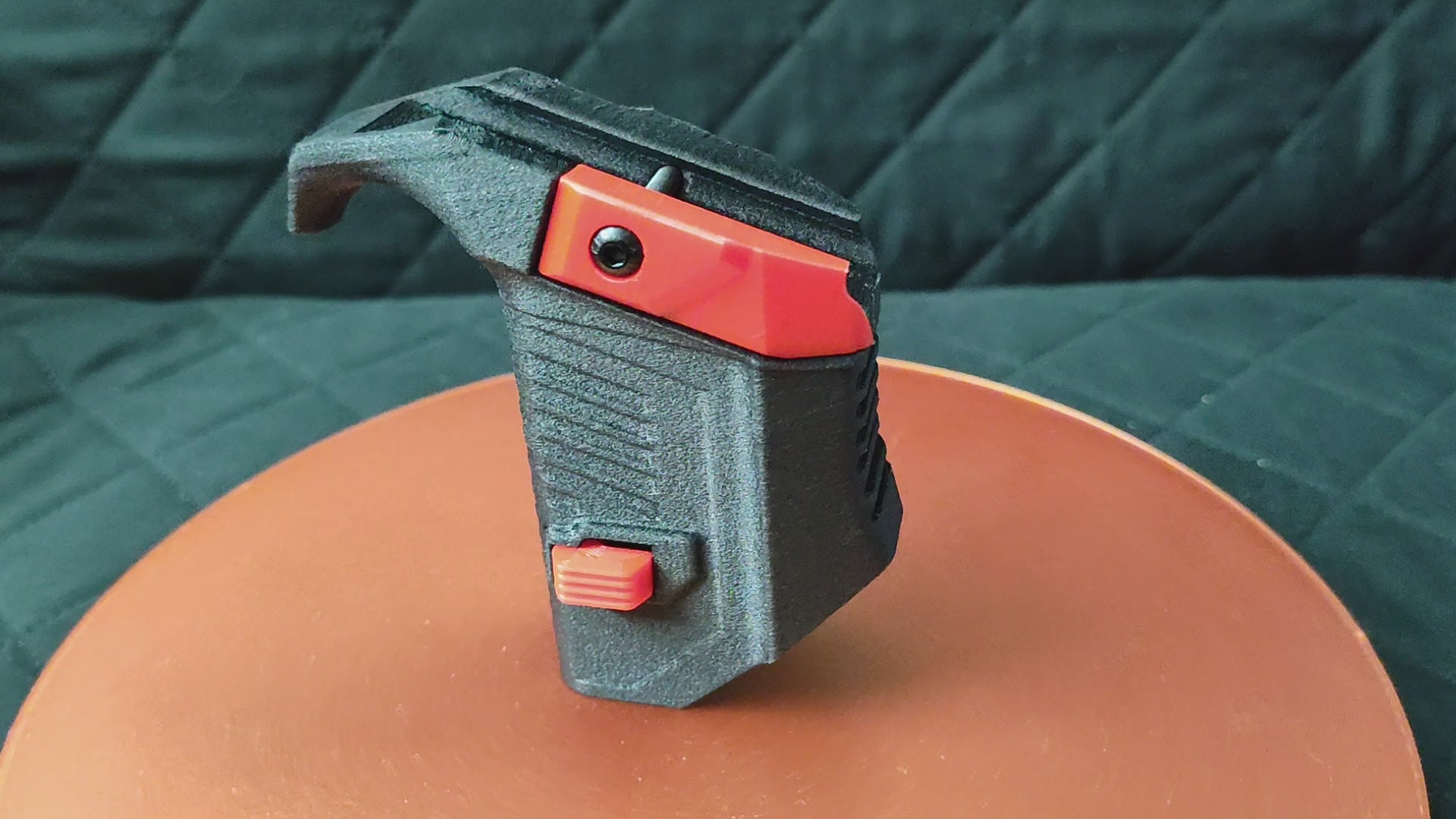Glonk magazine holder